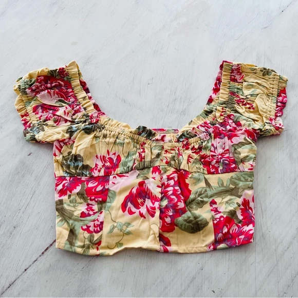 Urban Outfitters Amour Floral Cap Sleeve Cropped Top Size XS NWOT - Picture 2 of 9